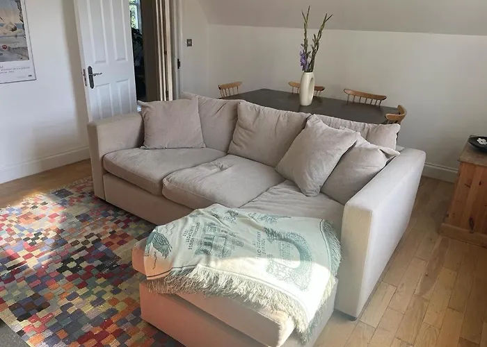 2 Bedroom Top Floor Flat, West Dulwich Free Street Parking