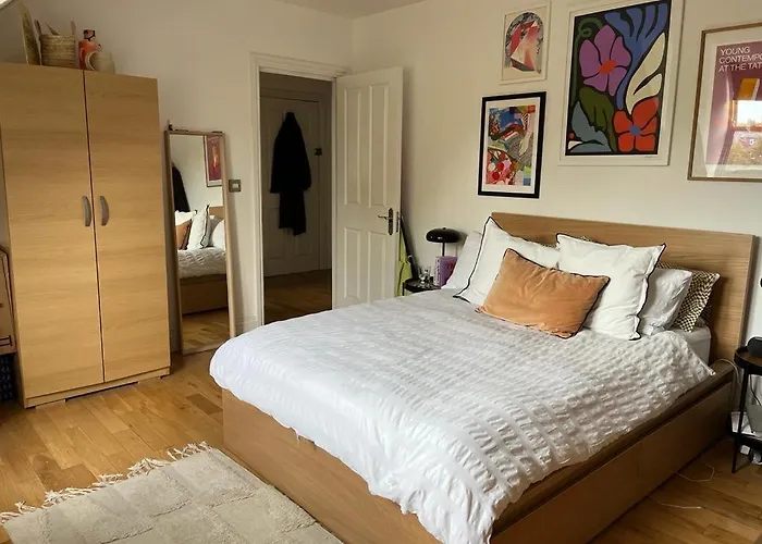 2 Bedroom Top Floor Flat, West Dulwich Free Street Parking