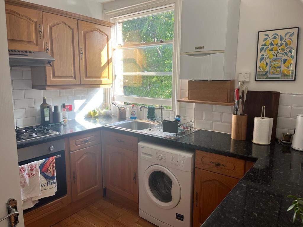 Appartement 2 Bedroom Floor Flat, West Dulwich Free Street Parking Londres